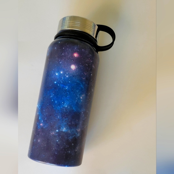 Galaxy Screw Top Water Bottle NWT. MAKES A GREAT GIFT 🎁 - Picture 3 of 10